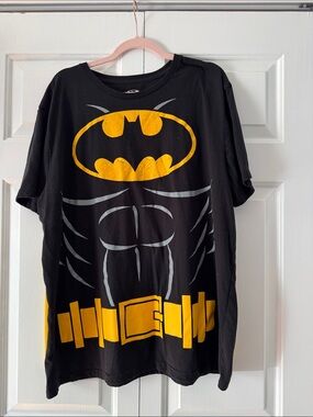 Men’s DC Comics Batman Cosplay Short Sleeve Shirt with Velcro Cape